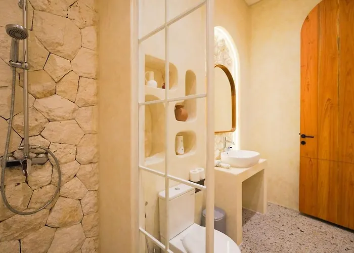 Villa 5br Luxury Mediterranean Style In Kuta