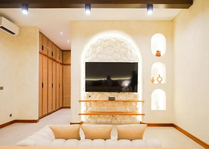 5br Luxury Mediterranean Style In Kuta